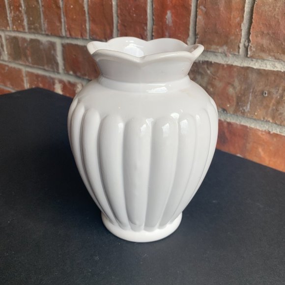VASE - 6.5in Ceramic, white, fluted, scalloped, ridged vase, 3.75in opening - Picture 3 of 7